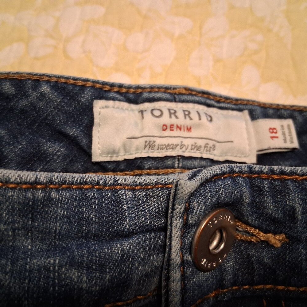 Women's Shorts, Torrid, Medium blue, size 18 - Picture 2 of 4